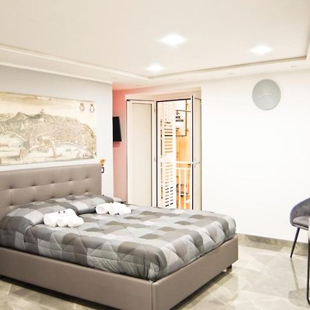 Suite Napoli Sotterranea Con Jacuzzi Ngoại thất bức ảnh