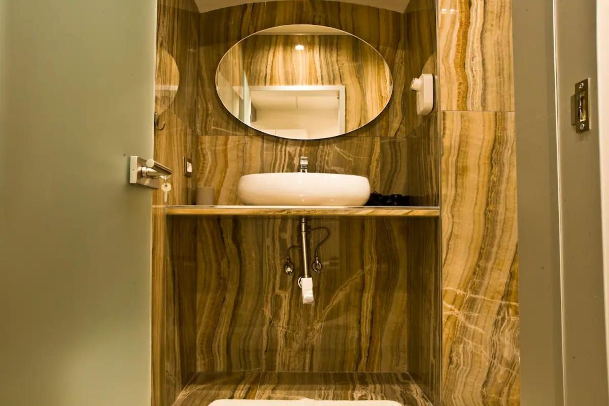 Suite Napoli Sotterranea Con Jacuzzi Ngoại thất bức ảnh
