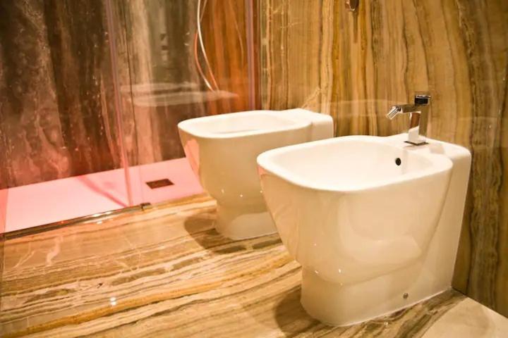 Suite Napoli Sotterranea Con Jacuzzi Ngoại thất bức ảnh