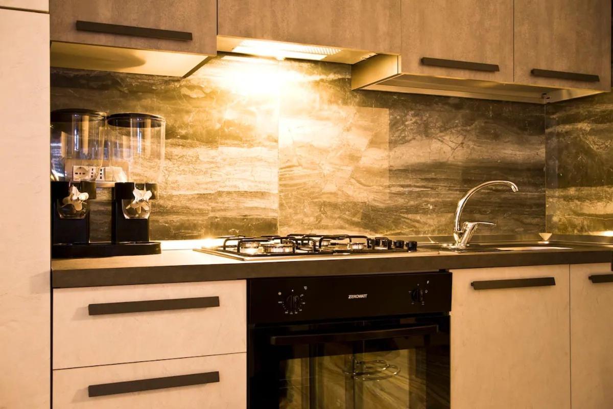 Suite Napoli Sotterranea Con Jacuzzi Ngoại thất bức ảnh
