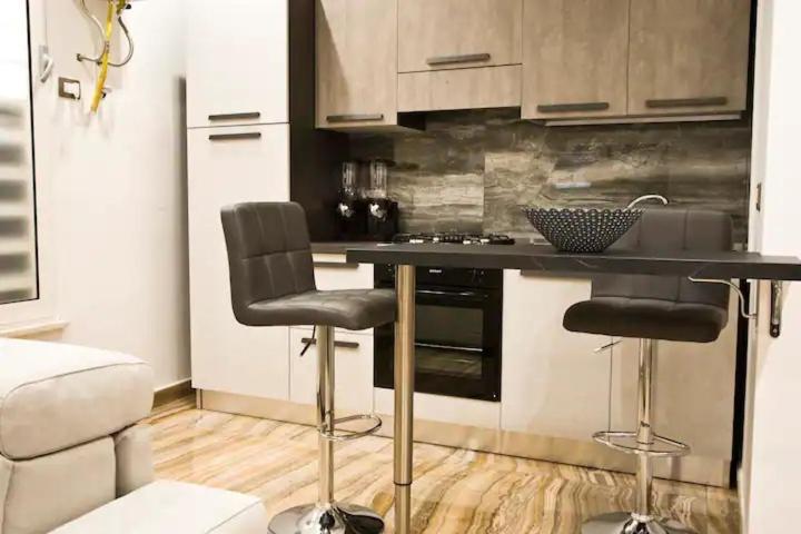 Suite Napoli Sotterranea Con Jacuzzi Ngoại thất bức ảnh